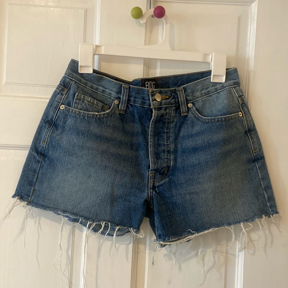 BDG boyfriend - low rise jean shorts